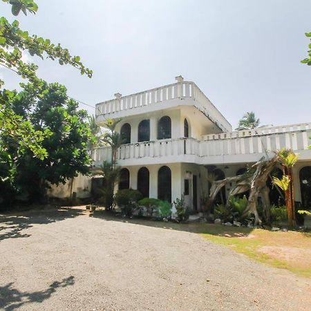 Oyo 459 Barasti Beach Resort Kalutara Eksteriør bilde